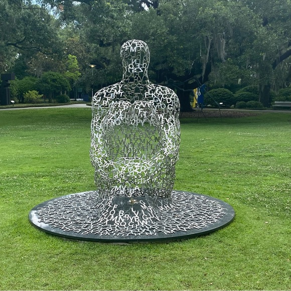 Meet your Posher, Tia - Picture 3 of 3